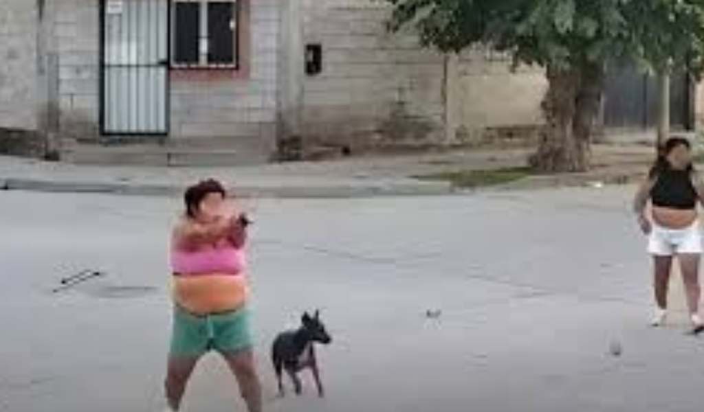 La pistolera de Villa San Antonio fue acusada por portación ilegal de arma de fuego