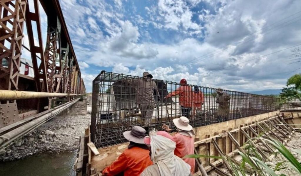Se reactivan los trabajos del nuevo puente de Vaqueros tras la crecida del río y las intensas lluvias
