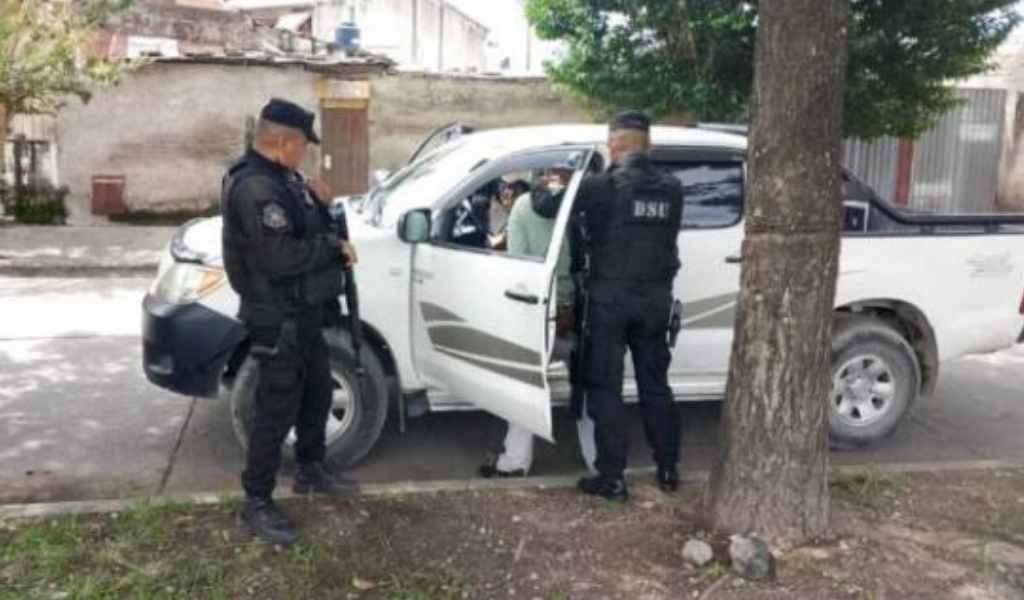 Un salteño dejó su camioneta en un lavadero de la capital salteña y se la robaron: La Policía detuvo a los ladrones