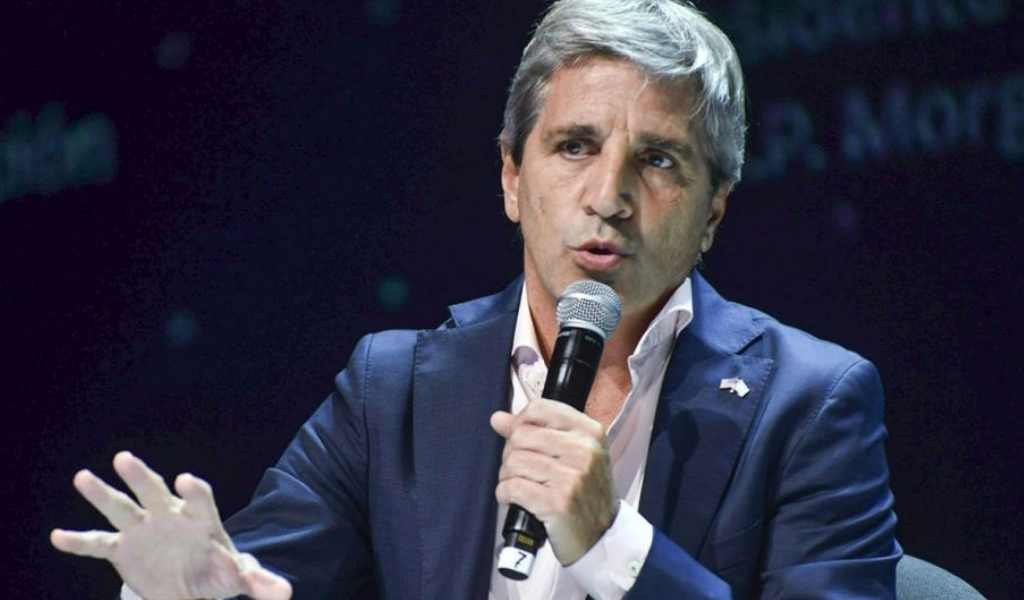 Caputo reconoció que la inflación no se desacelerará: "Seguramente esté en torno al 2,5%"