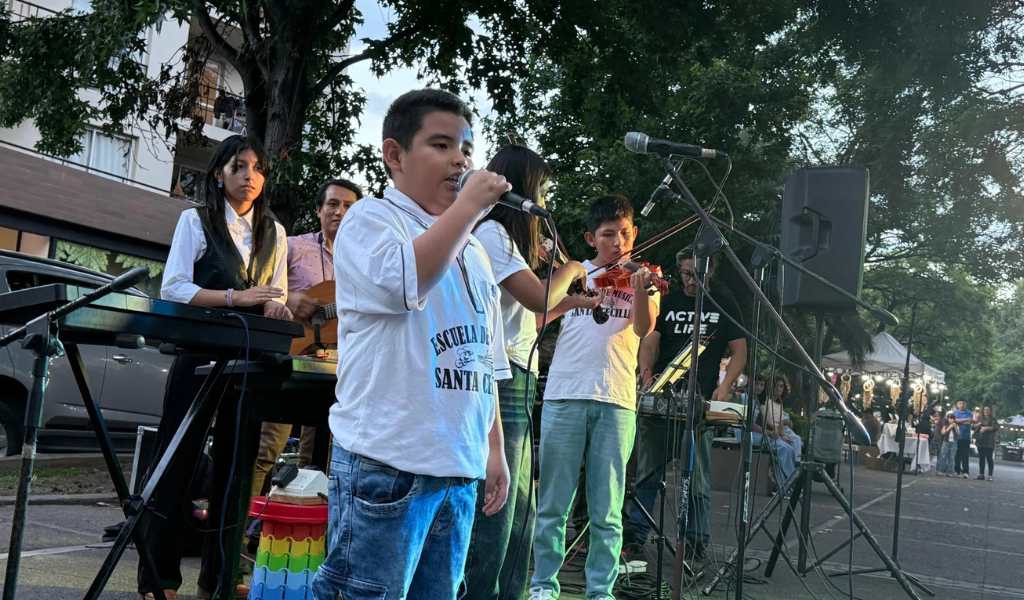 A todo canto y música: El Paseo de los Poetas fue escenario de una tarde cultural
