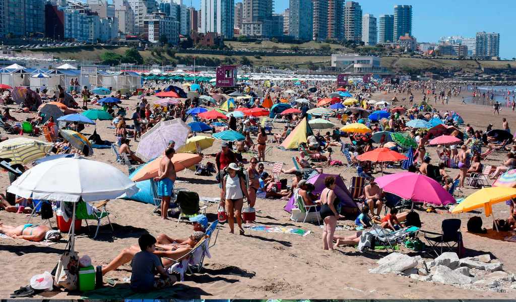 Tragedia en la costa de Buenos Aires: Una ola gigante mató a un hombre y dejó 35 heridos en Santa Clara