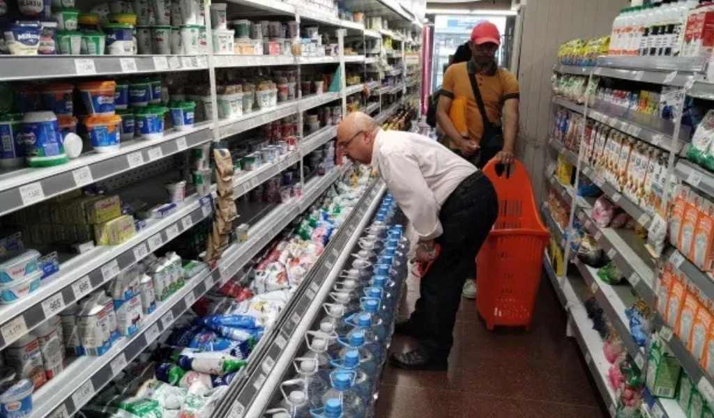 En diciembre una familia en Argentina necesitó más de $1.300.000 para no ser pobre