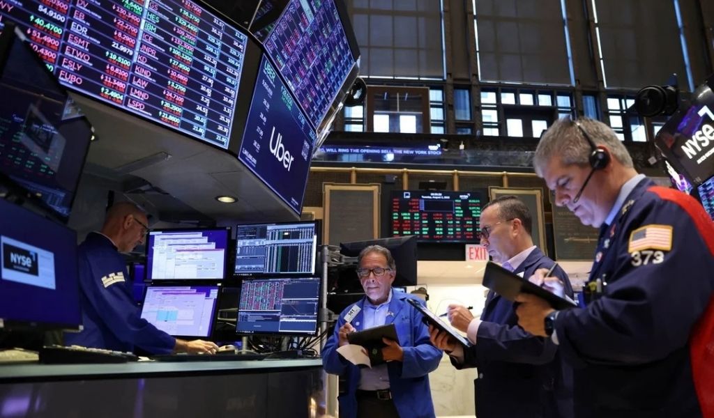 El S&P Merval en dólares cae, los bonos retroceden y el riesgo país sigue subiendo