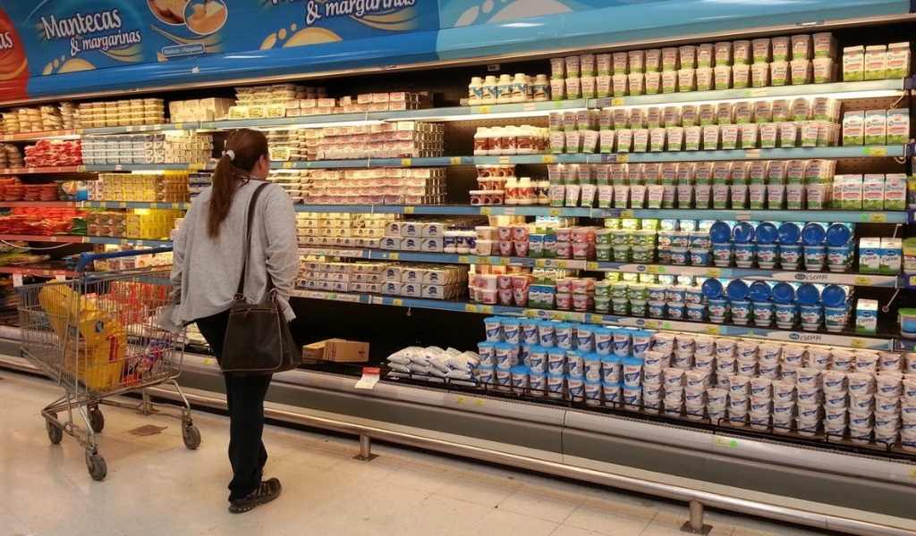 "Los datos oficiales de inflación no reflejan la realidad del bolsillo”: Una familia necesitaría 2 millones de pesos mensuales para no ser pobre