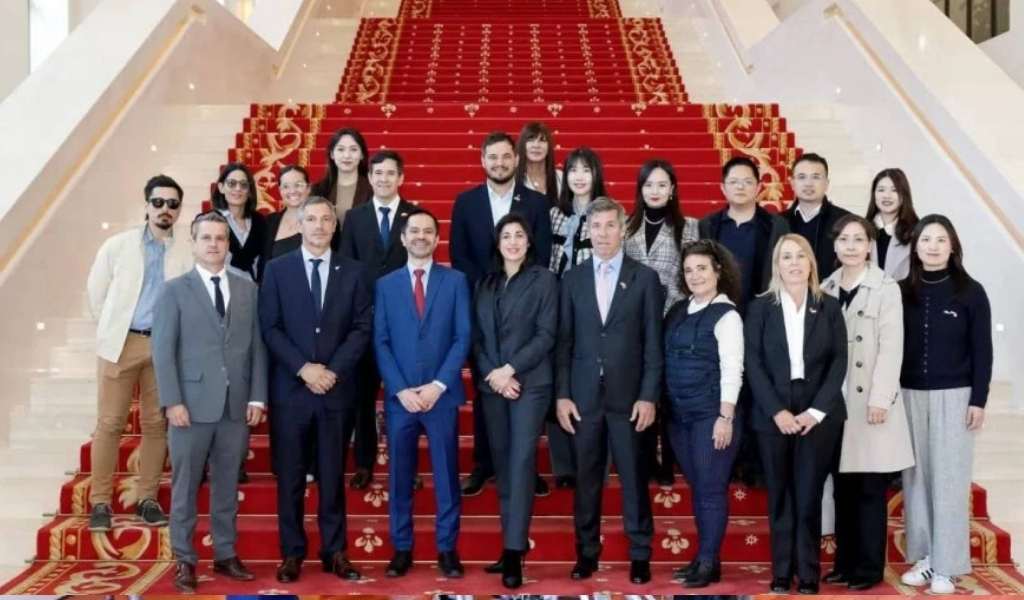 China pagó un viaje de diputados libertarios a Huawei y complica a Milei con Trump