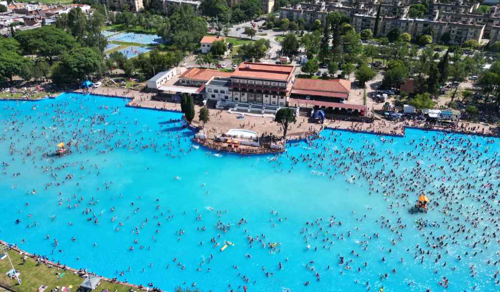 Continúa la temporada de verano en los natatorios municipales Perón, Xamena y Vitale
