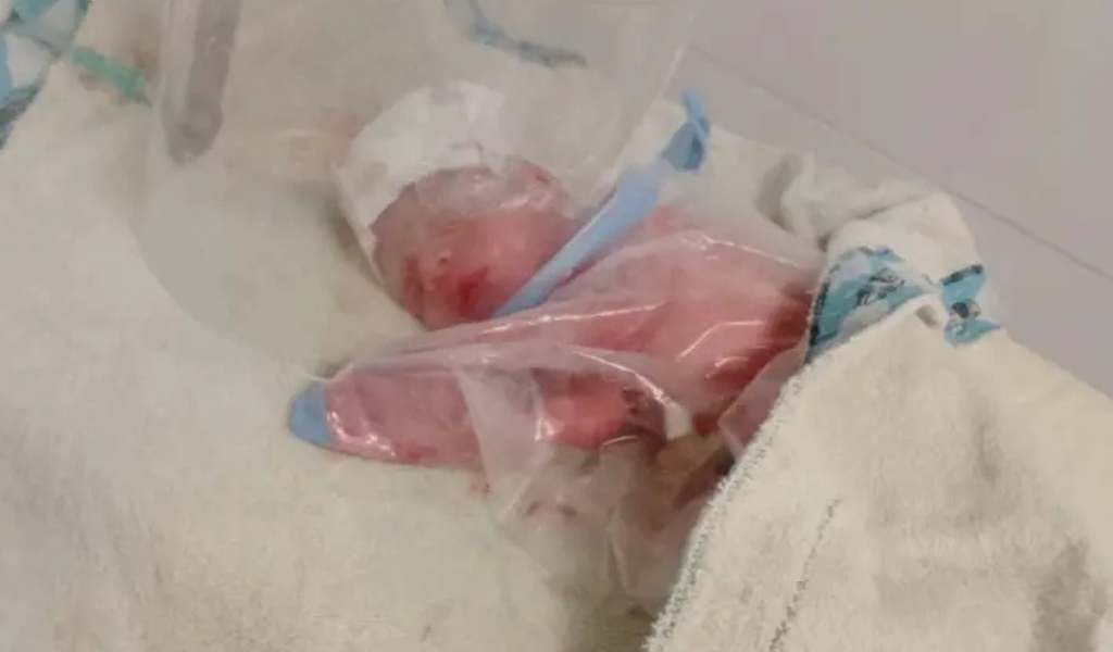 Alerta por embarazos adolescentes: Solo tienen 14 años la madre del primer bebé del año que nació en Salta