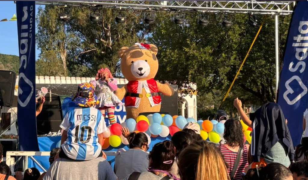 Vecinos y familias vivieron a pleno la propuesta “Verano en la Casona” de Castañares