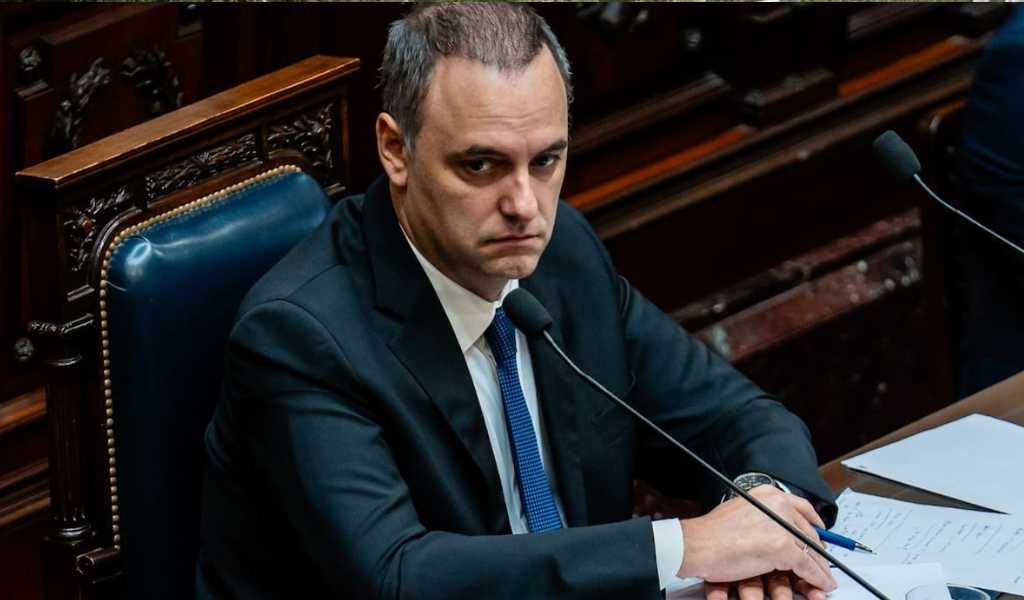 Manuel Adorni, sobre sus viajes de lujo al Caribe: "No me arrepiento"