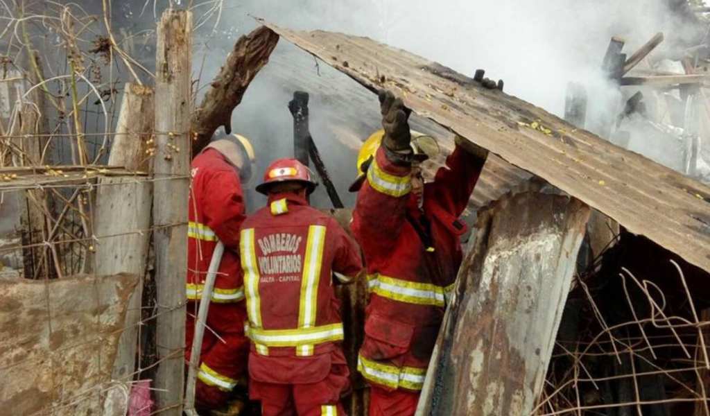 Emergencia en Salta: Bomberos voluntarios advierten que no podrán asistir llamados por falta de fondos nacionales.