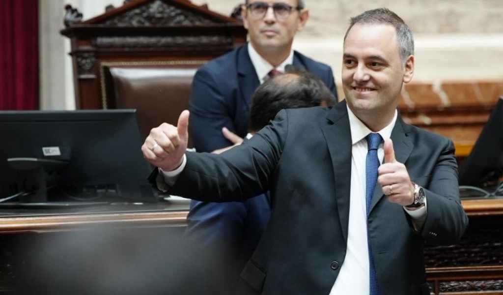 "La cascada de Adorni es la primera obra pública en casi 3 años de gobierno": Las redes sociales no perdonan y el escándalo sigue