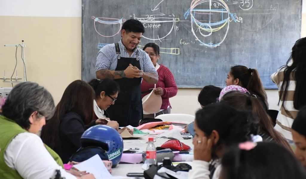 Minería, electricidad, IA, carpintería entre otros: La Escuela de Emprendedores lanza nuevas capacitaciones para esta semana
