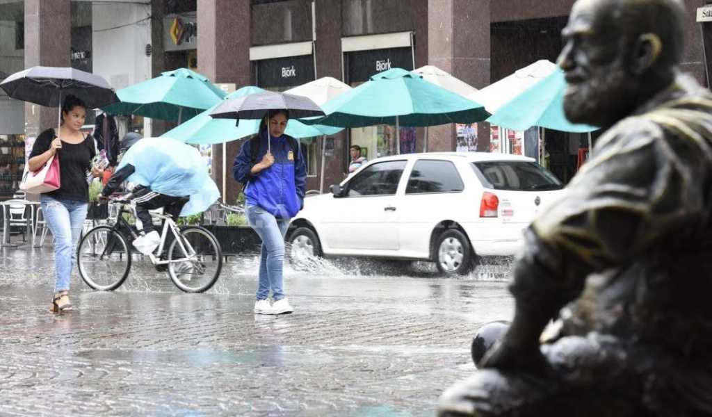 Registro histórico: La capital salteña recibió más de 110 milímetros de lluvia en menos de 48
