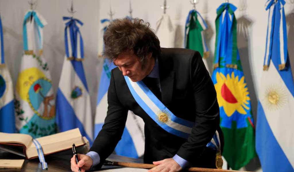 Javier Milei invitó a 10 gobernadores a su próximo viaje a los EEUU en busca de inversiones: Entre ellos está Gustavo Sáenz