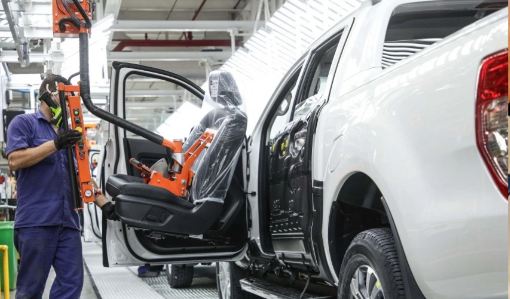 La producción de autos en Argentina se derrumbó 30 por ciento en febrero y agudiza la crisis
