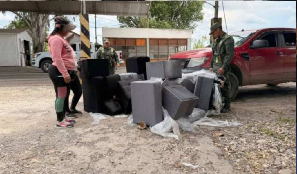 "Quieren pasarla como sea":  En Orán: detuvieron a un hombre con 8 kilos de cocaína ocultos en un juego de living