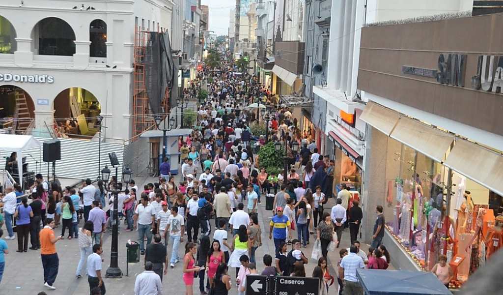 La crisis del consumo llegó a la clase acomodada argentina: atraso salarial y baja del crédito