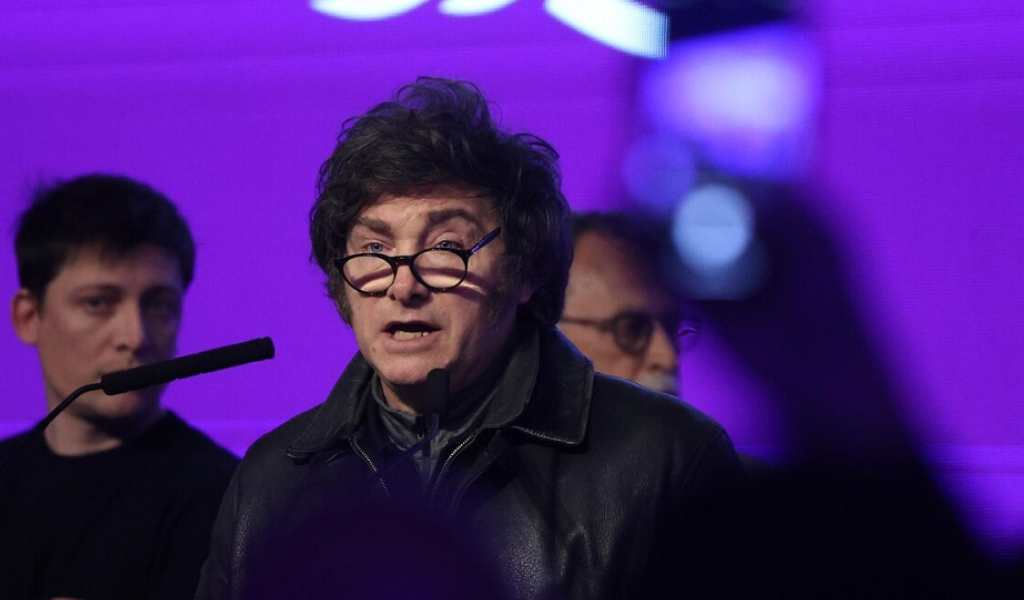 Por primera vez una encuesta revela que más argentinos responsabilizan a Milei que a los "K" por la crisis actual