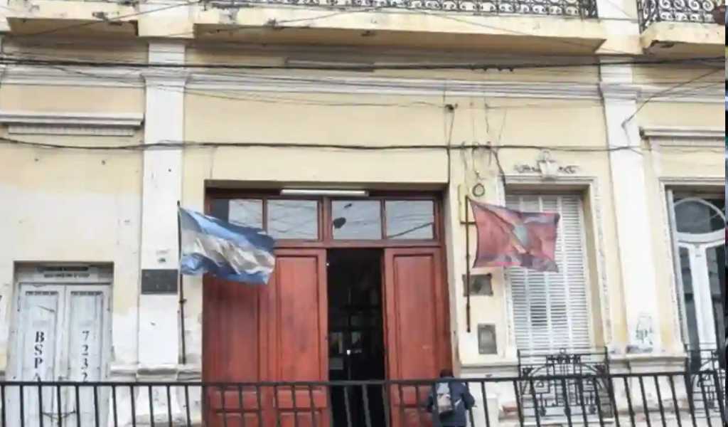 "Estaba amenazado": El impactante motivo por el que un alumno llevó un machete a un colegio en el centro salteño