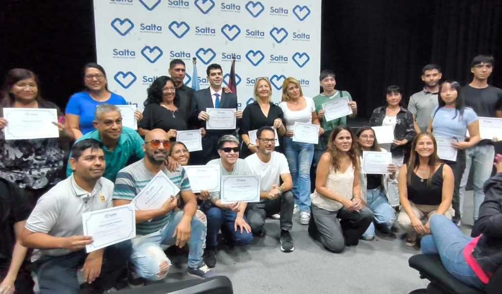 Adultos 2000: el municipio celebra nuevos egresados y lanza más inscripciones