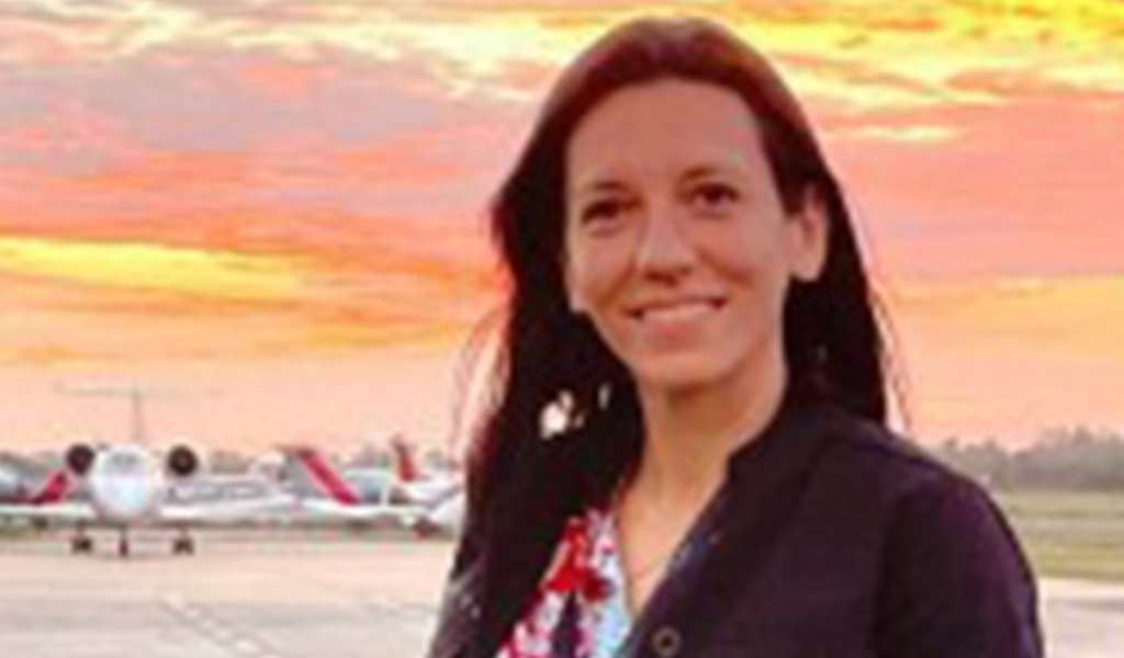 Una testigo declaró que Adorni fue invitado por el periodista en el vuelo a Punta del Este y pidieron no facturar los pasajes