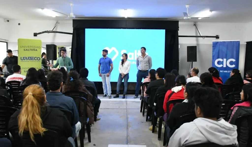 Más oportunidades: Un total de 208 vecinos finalizaron cursos de la UPATECo en los CICs