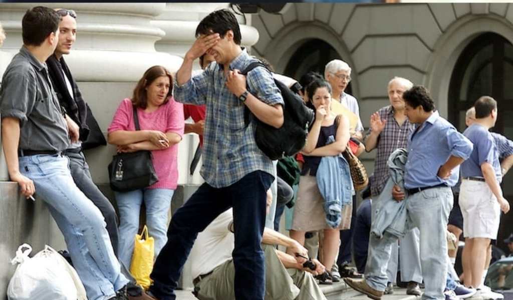 Se complica el plan Caputo: "Actividad económica con crecimiento desigual, suba del desempleo y baja del salario real"