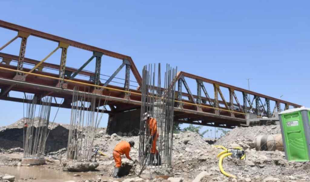 "Se logró sostener el avance de obra": A buen ritmo avanza el nuevo puente en Vaqueros a pesar de las intensas lluvias