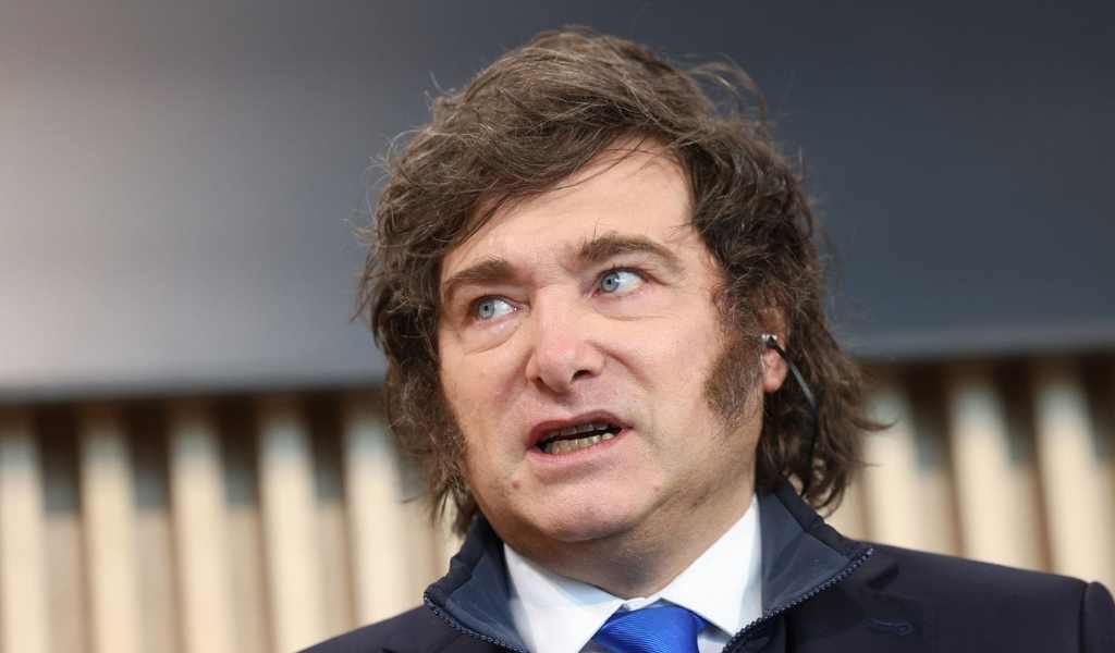 La imagen de Milei cayó 7 puntos en marzo y el 59,7% evaluó como negativa la situación económica del país