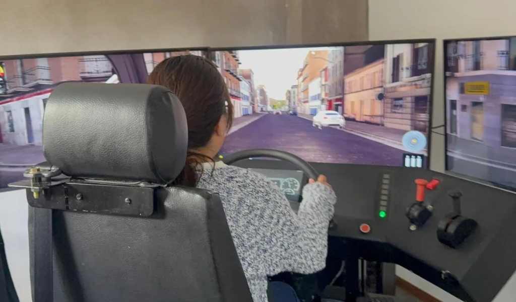 Mujeres avanzan en la obtención de licencias profesionales con las clases prácticas