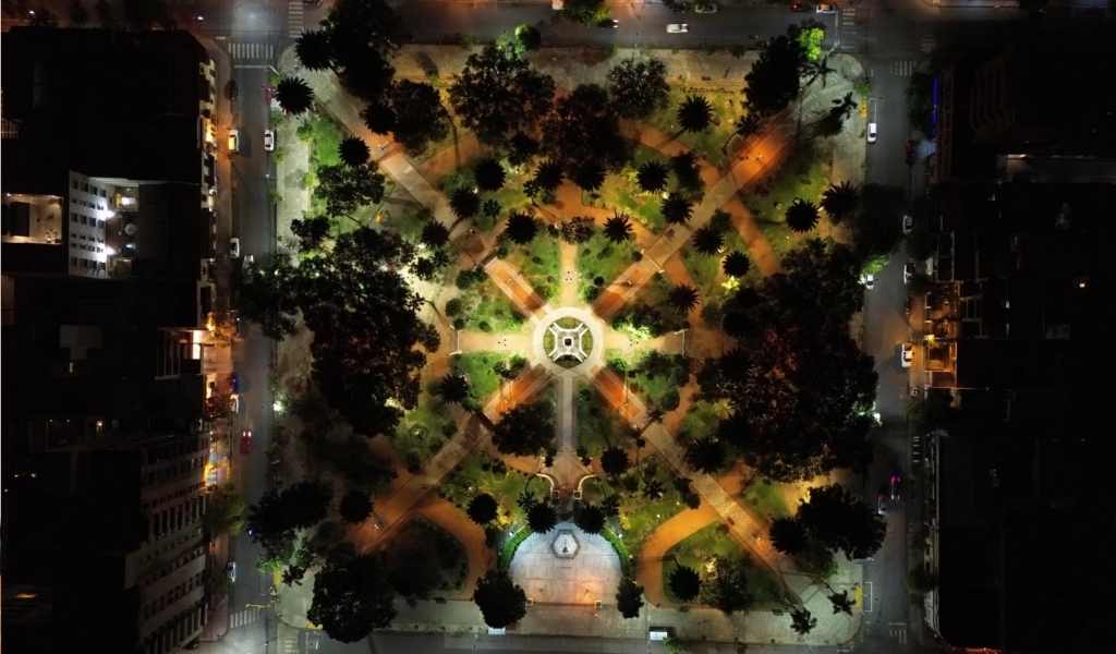 La plaza Güemes ya luce su nueva luminaria LED: "A una mejor visibilidad también se brindarán mayor seguridad