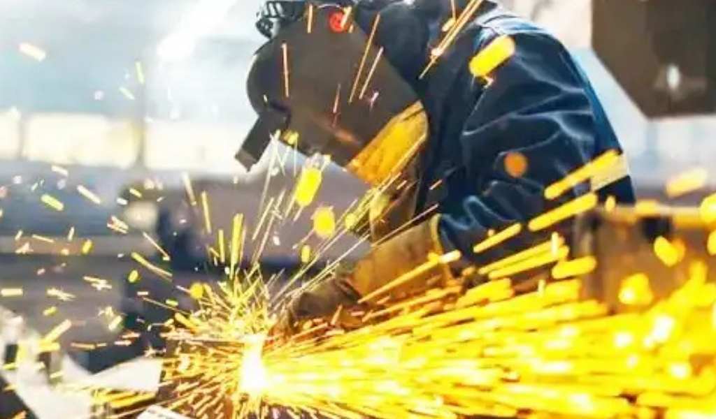 La industria se desplomó 8,7% en febrero y ya borró toda la suba que había obtenido durante la era de Milei