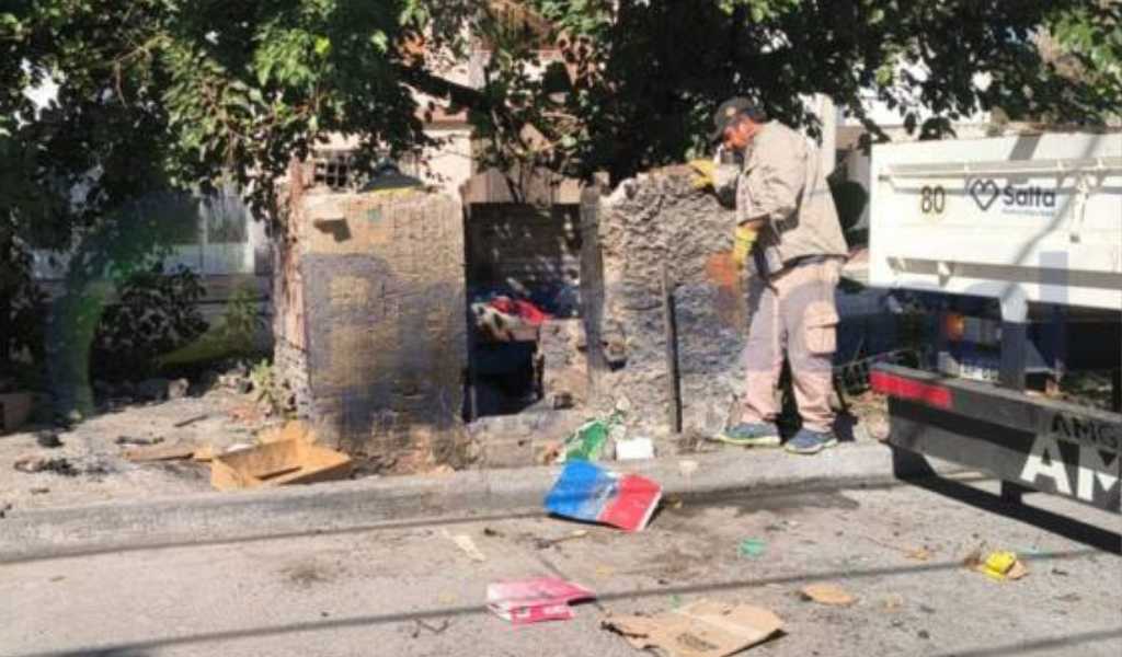 El municipio de Salta derribó una construcción que era usada por malvivientes y generaba contaminación