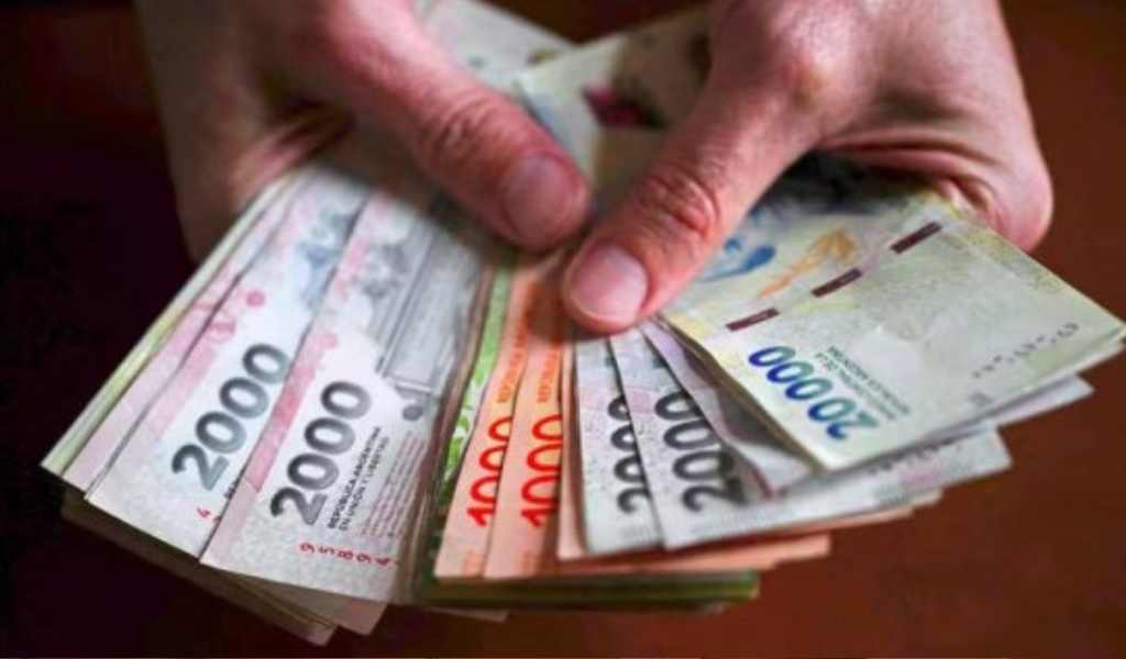 El presidente argentino aseguró que sacará "todos los pesos de la calle hasta que la inflación se desplome"