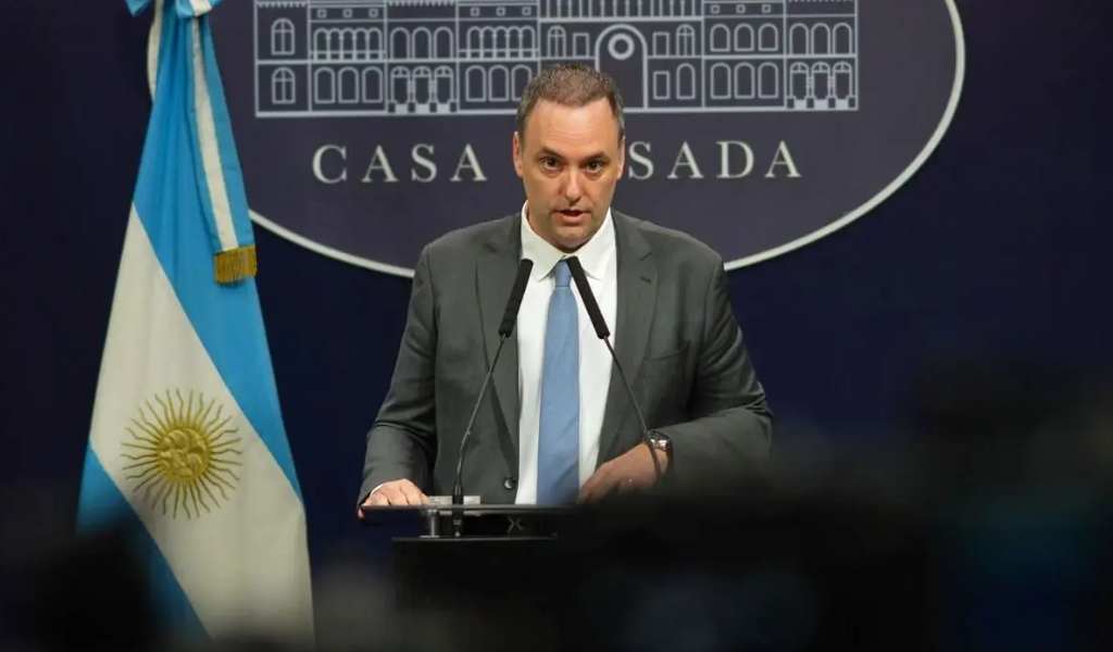 La Justicia confirmó que Adorni viajó a Aruba con su familia en primera clase en diciembre del 2024