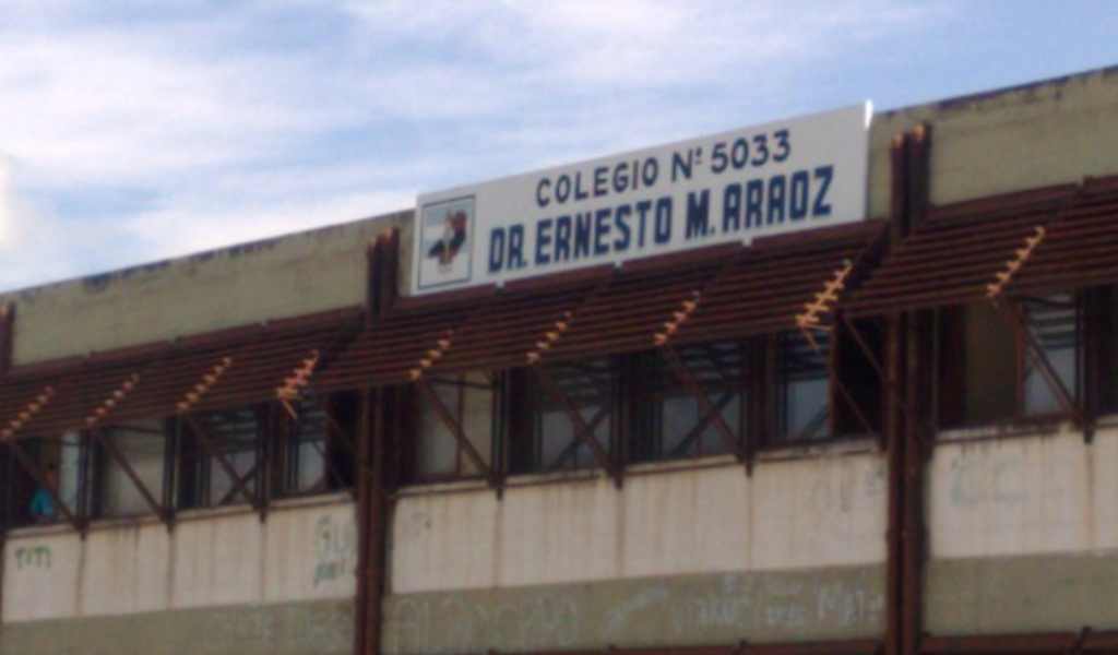 La Justicia investiga el hallazgo de un mensaje intimidatorio en el baño de varones del Colegio Miguel Aráoz