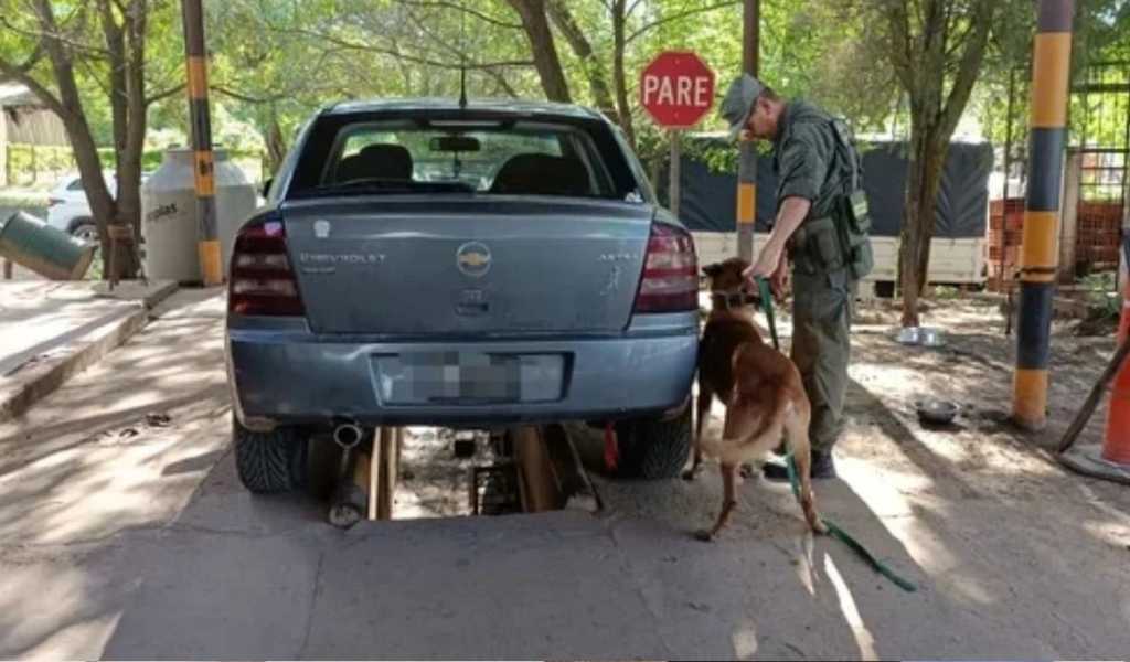Viajaban con su hija por el norte de Salta y les encontraron 23 kilos de cocaína ocultos en el baúl