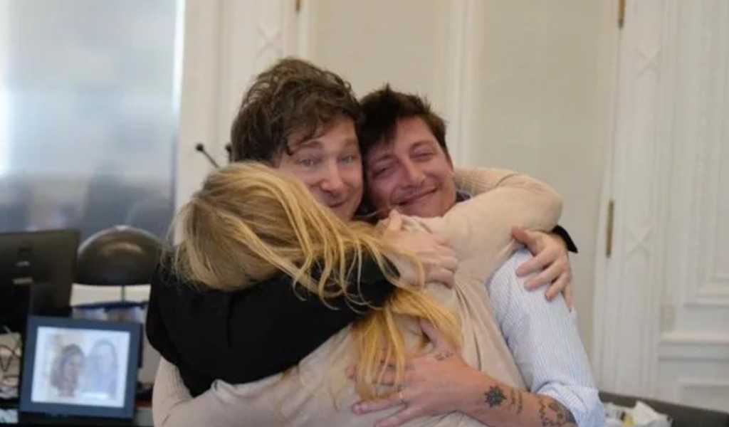 El "triángulo de hierro" sostiene a Adorni: En el gobierno insisten que el jefe de gabinete “esta firme”