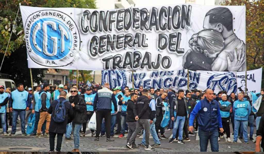 Paro nacional de la CGT: El Gobierno advierte que descontará el día a los que adhieran