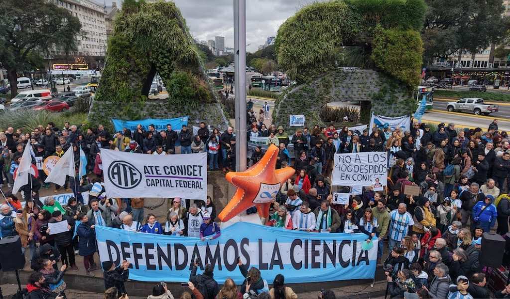 La comunidad científica argentina se movilizó por el recorte del presupuesto y advirtieron que hay un “cientificidio”