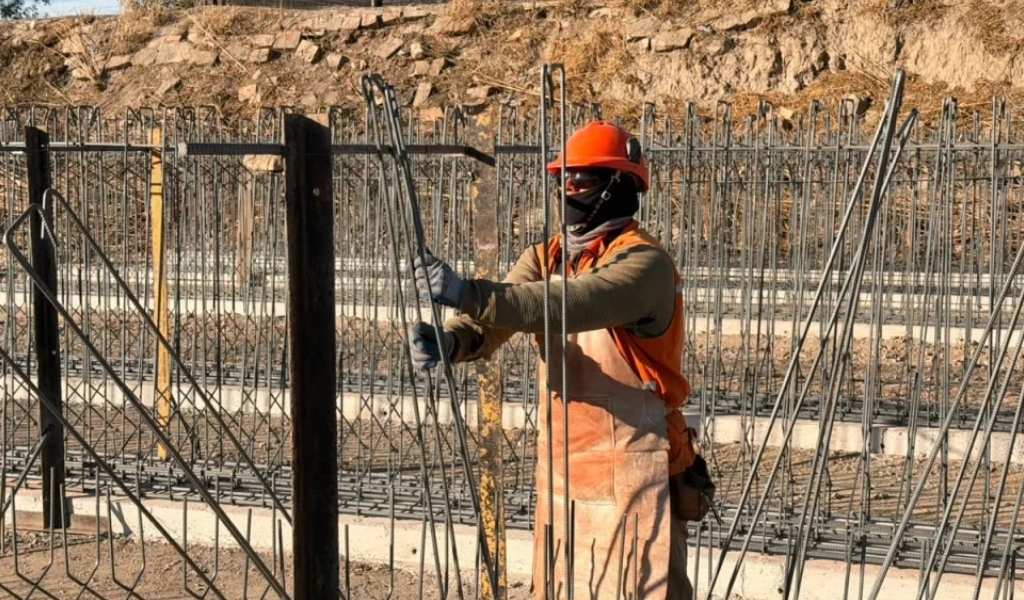 El municipio de Salta avanza con la construcción de las vigas del nuevo puente de Santa Lucía