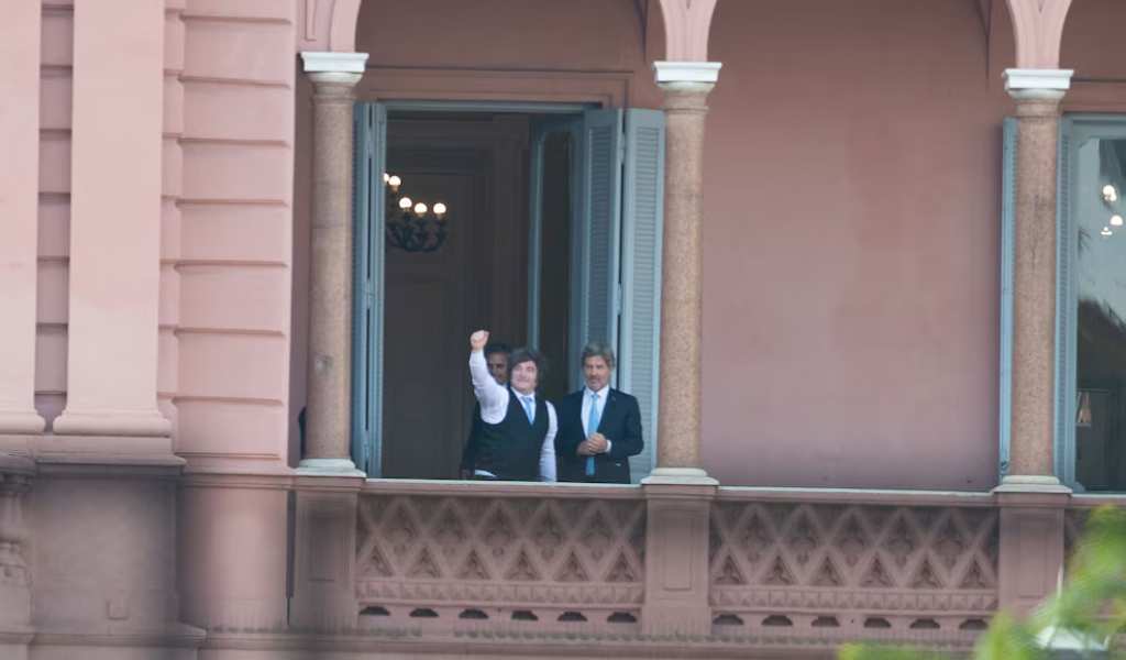 El Gobierno busca recuperar la iniciativa política y trabaja para “volver a enamorar” al electorado
