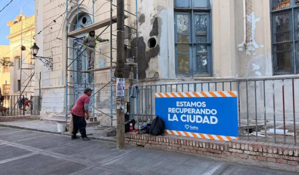 La Municipalidad está renovando totalmente la fachada dell hospital Del Milagro