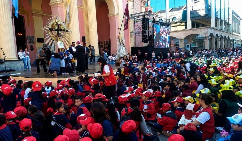 Fe y emoción: Cientos de niños vivieron el Milagrito 2026 en la Catedral de Salta