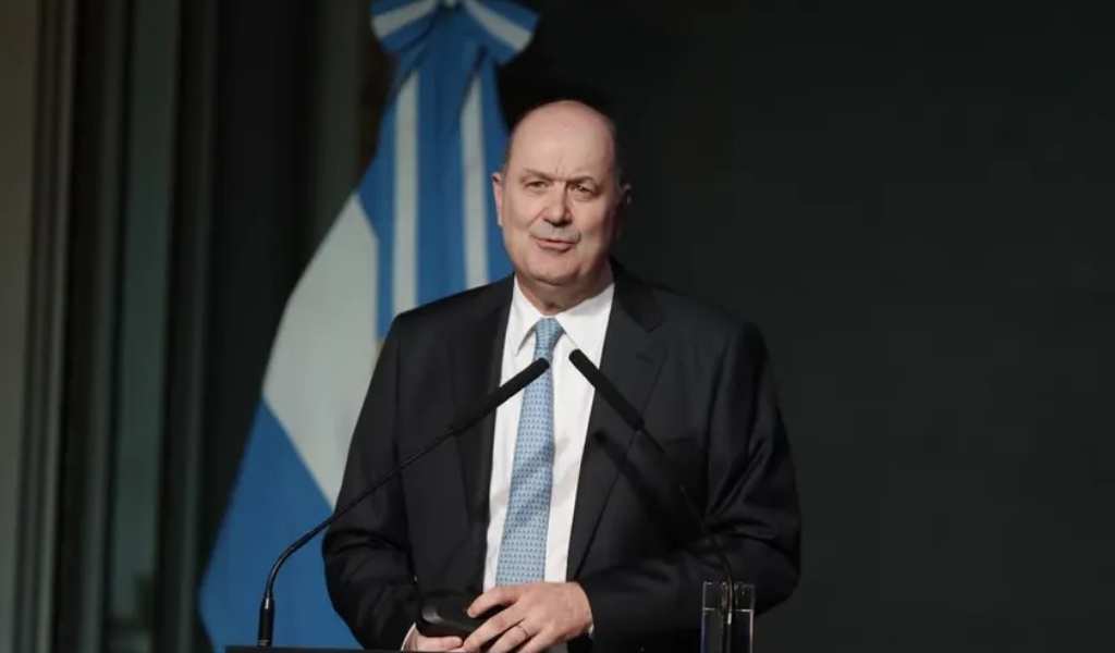 Sturzenegger insiste en que la morosidad de las  familias no es tema del Estado: “Es gente grande que sabe lo que hizo”
