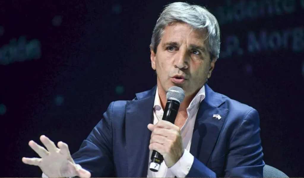 La declaración jurada de Luis Caputo revela que tiene el 97% de su dinero afuera del país: ¿Para salvarlo de sus propias medidas?