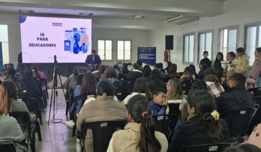 Capacitación en IA: En Los CIC de San Benito y Villa Asunción más de 500 docentes incorporaron herramientas digitales para el aula