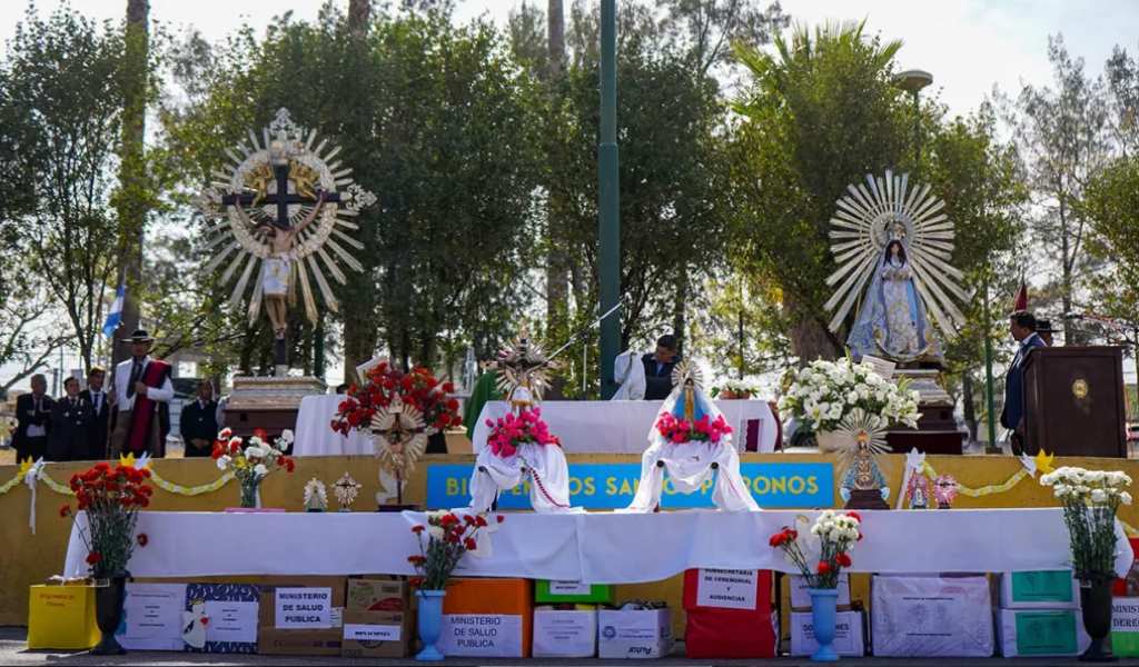 Las imágenes peregrinas del Señor y la Virgen del Milagro visitarán la Casa de Gobierno este viernes