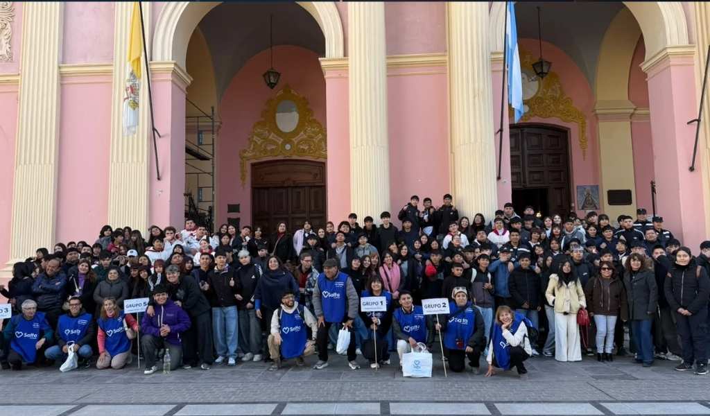 ‘Conociendo mi Ciudad’: 300 estudiantes de Salvador Mazza recorrieron el casco histórico de la capital salteña